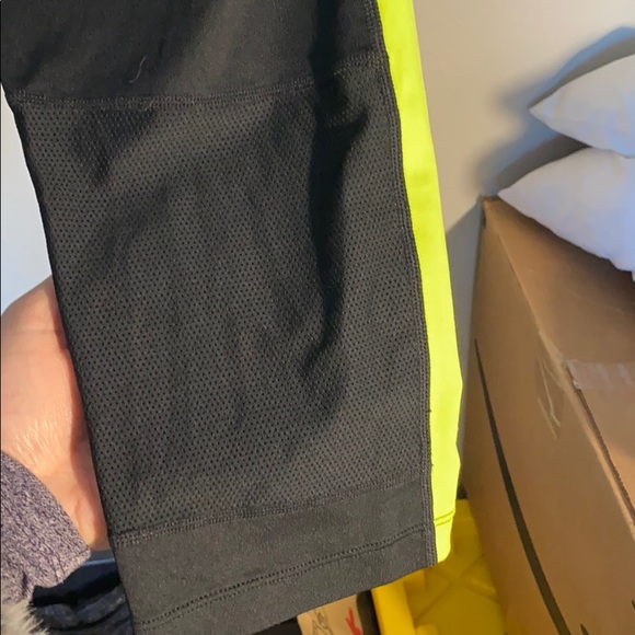 Nike Neon and Black Crop Leggings - Picture 5 of 5